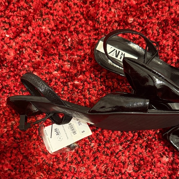Zara Glossy Black Bow Heels - Picture 5 of 5